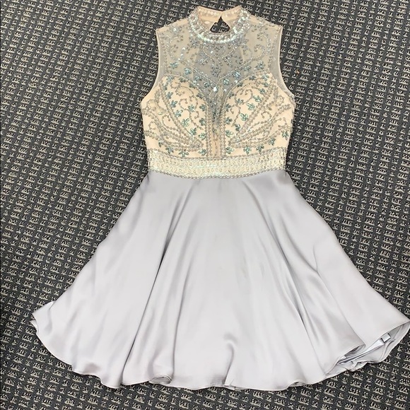 Short silver dress - Picture 2 of 5